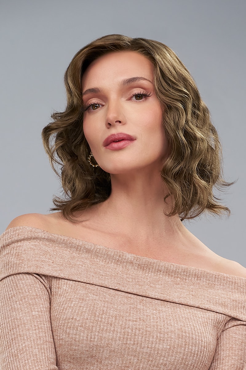 Julianne Lite wig — wavy blonde bob with soft waves